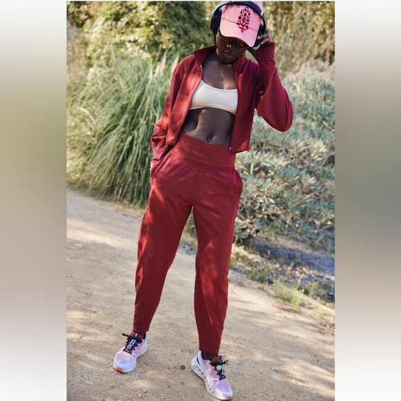 Free People Movement Never Better Sweatpants Crimson NWT - Picture 1 of 13